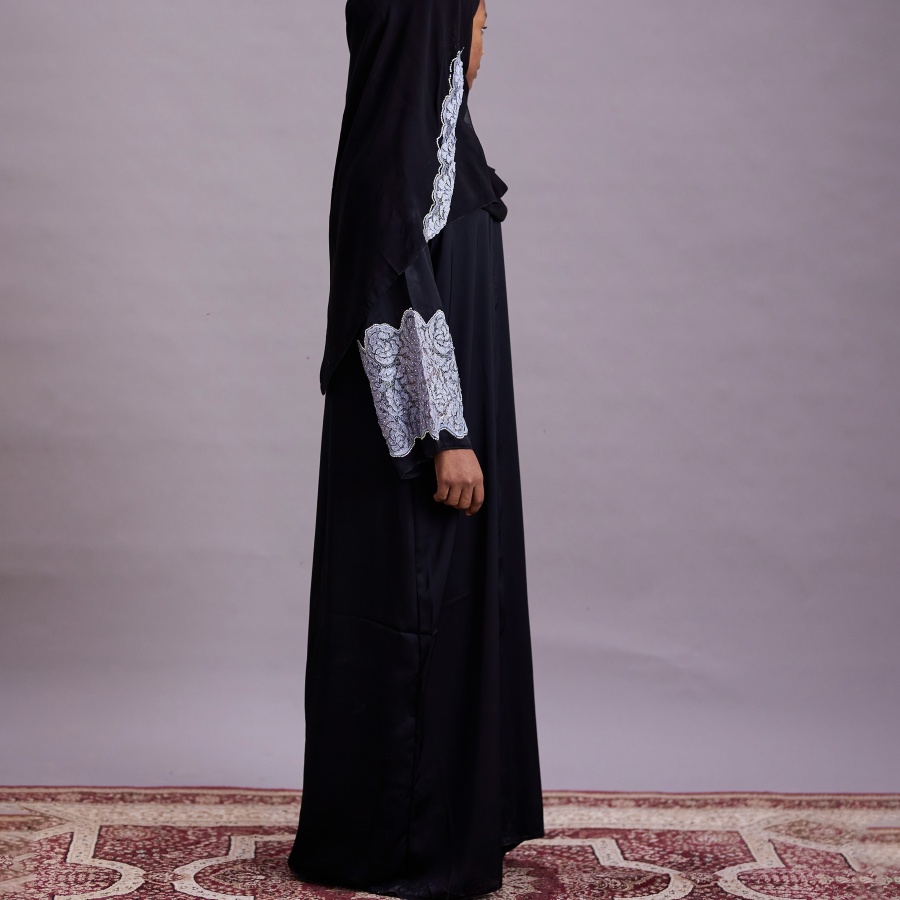 Hala Abaya